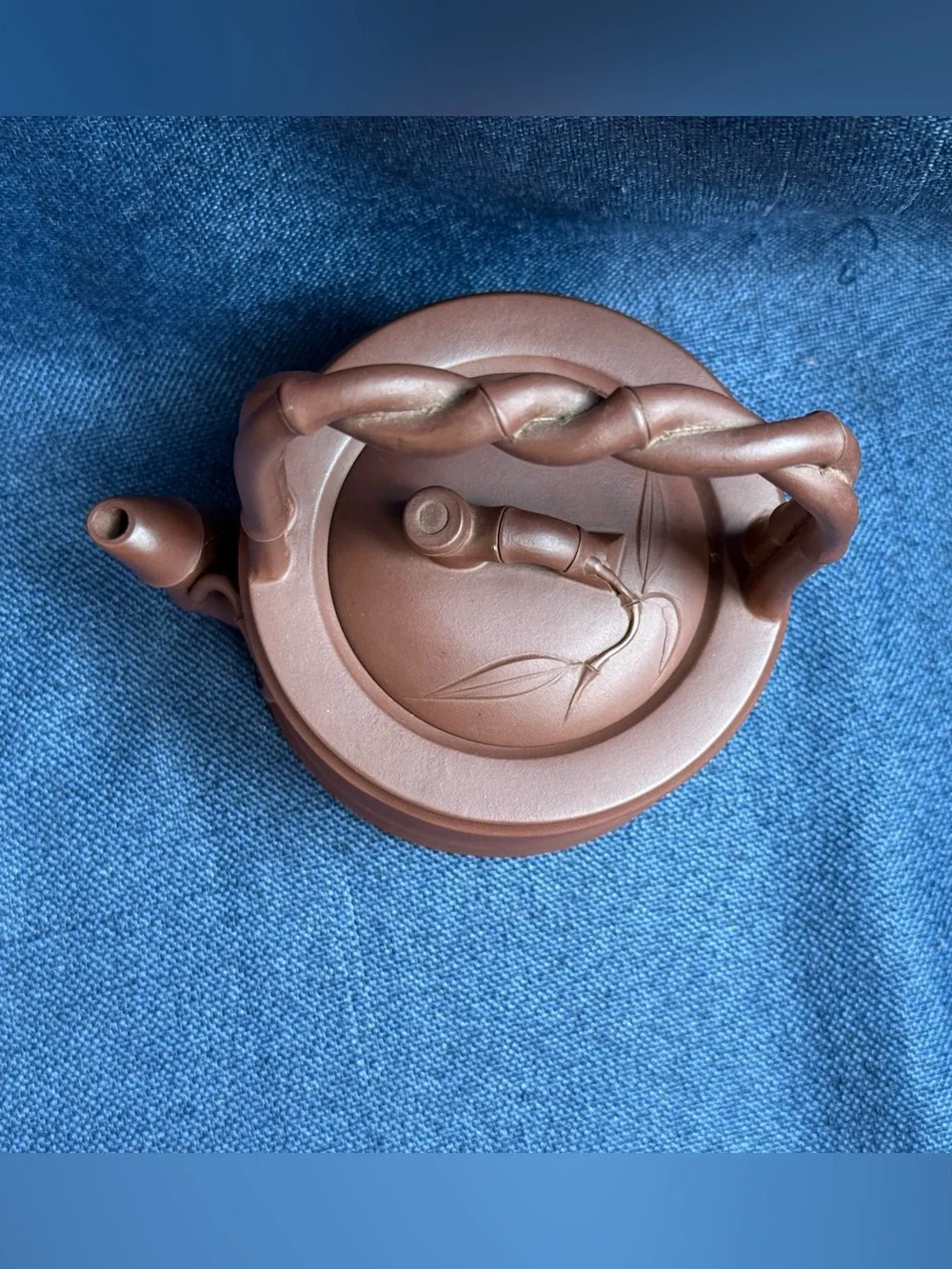 1980s Yixing Zisha Clay Teapot Signed Master Fan Hongquan Bamboo Relief 7.5 Inch